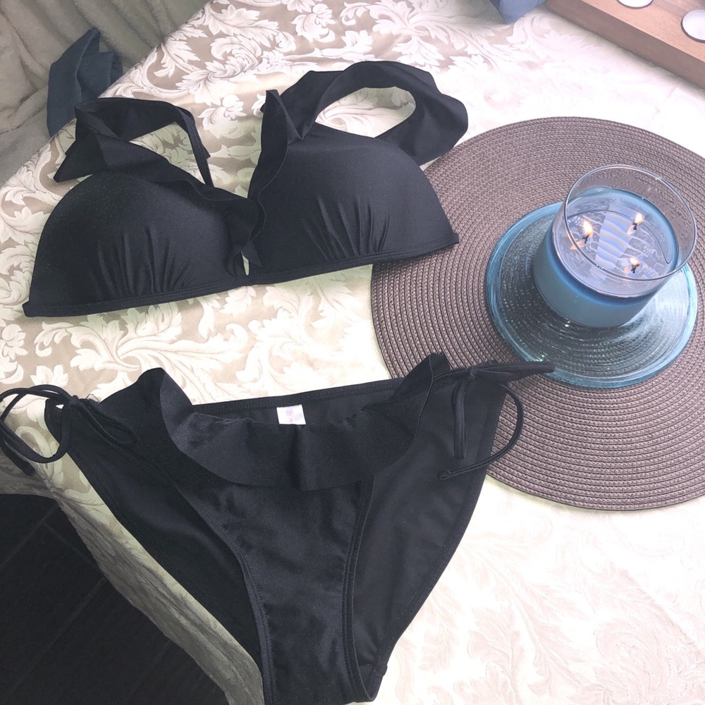 Black Ruffled Top and Ruffled bottoms bikini